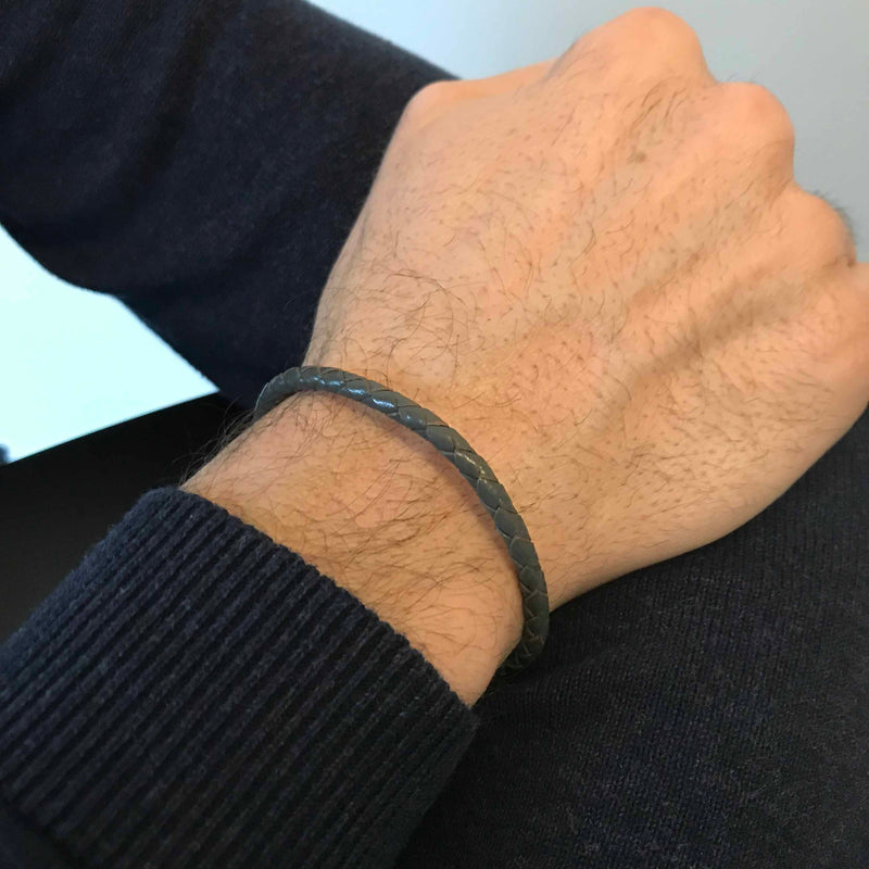WIM. Donker grijs leren armband (4mm)